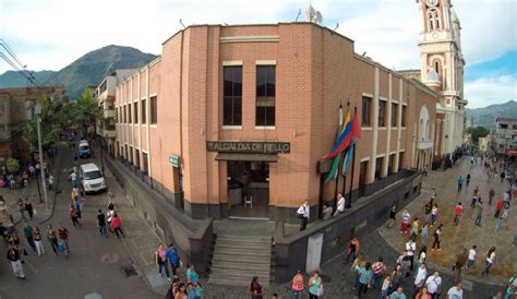 A los mandatarios en bello, sabaneta y envigado, que se desmarcaron de las medidas para frenar los contagios , se unió el expresidente uribe. Bello levanta el pico y cédula y toque de queda: Bello ...