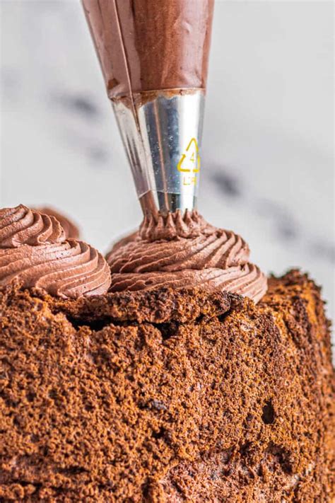Chocolate Whipped Cream Frosting Easy Dessert Recipes