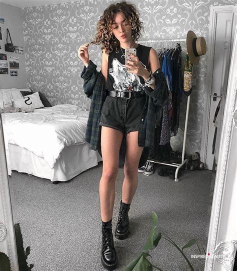 31 Aesthetic Grunge Outfits Ideas To Copy In 2021 Inspired Beauty Hipster Outfits Grunge