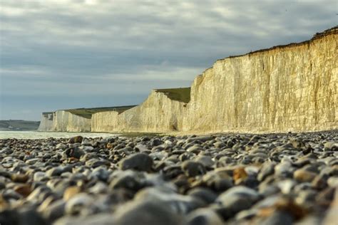 The Iconic Chalk Cliff Of Seven Sisters At Birling Gap England Stock