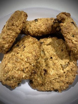 This oatmeal raisin cookie recipe uses rolled oats and is easy, quick and delicious! Diabetic Oatmeal-Raisin Cookies | Recipe in 2020 | Raisin cookie recipe, Oatmeal raisin cookies ...