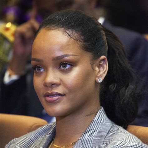 Snapchats Stock Sinks After Rihanna Denounces Domestic Violence Ad Wsiu