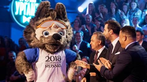 fifa apresenta o lobo zabivaka como mascote para a copa do mundo de 2018