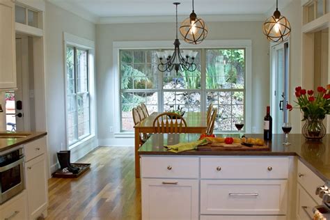 Mouser Cabinetry Centra Kitchen Painted White Linen