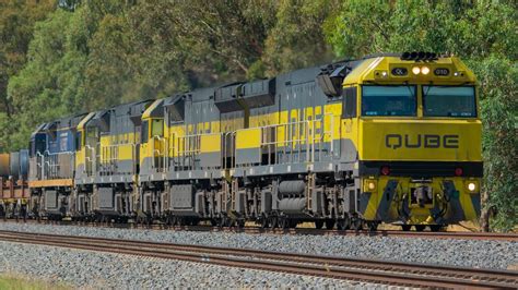 4k c44aci s ge s and emd s on the victorian north east line qube v line pacific national