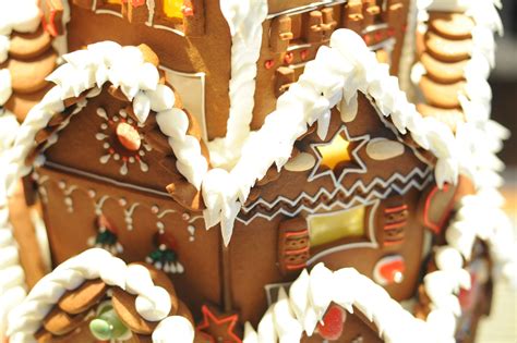 gingerbread house, candy house, Christmas house, cookie house | Gingerbread house cookies 