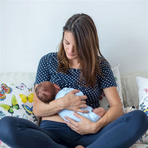 Pour la première fois une femme transgenre réussit à allaiter son béb