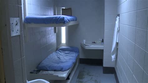 Acting sheriff gives tour of Milwaukee County Jail - YouTube