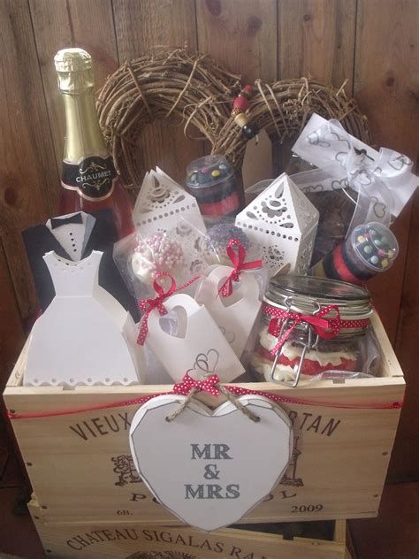 Use gift bags personalized with a warm message from the bride and groom to welcome out of town guests to your wedding celebration. Wedding Hamper | Creative wedding gifts, Wedding gift ...
