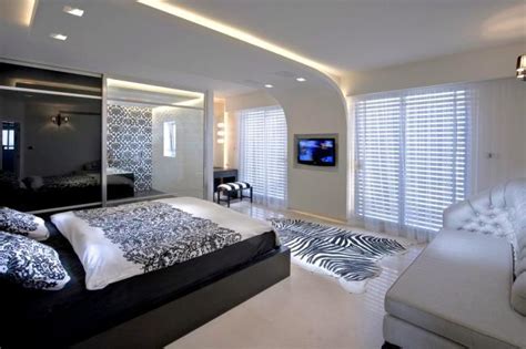Bedroom with pleasant lighting through the suspended ceiling mit. 33 ideas for beautiful ceiling and LED lighting ...