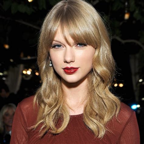 Celebrity Beauty And Makeup Taylor Swift Dark Red Lipstick Popsugar Beauty Australia