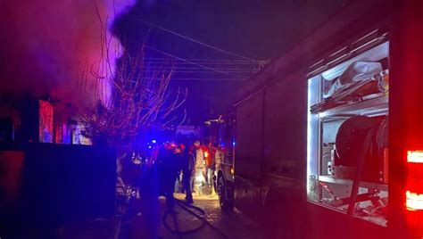Adana yangın hakkında son dakika gelişmeleri ve en güncel adana yangın haberlerine aksam.com.tr den ulaşabilirsiniz. Son dakika! Adana'da kahreden yangın! 4 yaşındaki çocuk ...