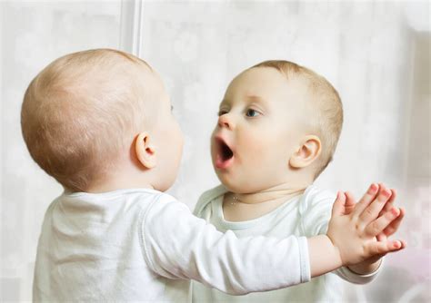 Konsultasikan ke dokter anak bila bayi terlihat bermasalah dengan perkembangannya. Tahap Perkembangan Bayi 10 Bulan dan Cara Merawatnya ...