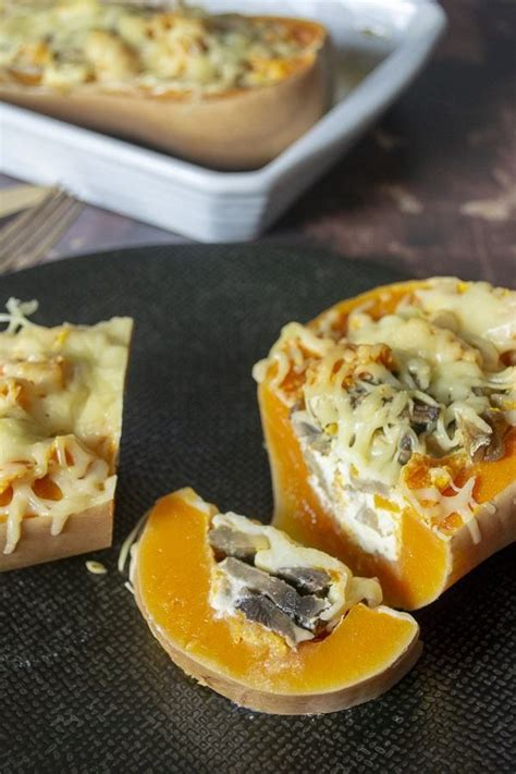 Puis versez le quinoa dans de l'eau chaude pendant 15 à 20 min. Courge butternut farcie aux champignons | Recette en 2020 ...