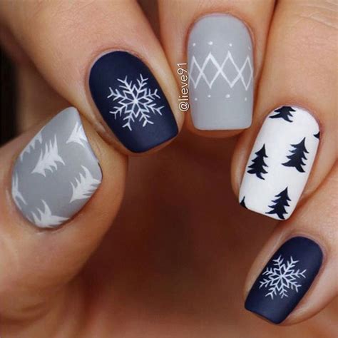 elegant christmas nail designs