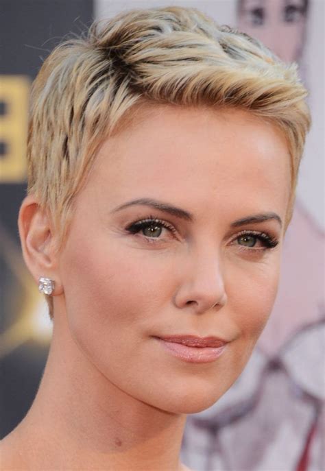 It is very trendy, stylish and most popular haircut of 2013. 26 Most Flattering Short Hairstyles for Oval Faces | Short ...