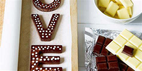 Originaire d'amérique du nord, le mammifère a été introduit en europe et en asie au 20. Lettres d'amour en chocolat noir et blanc - Marie Claire