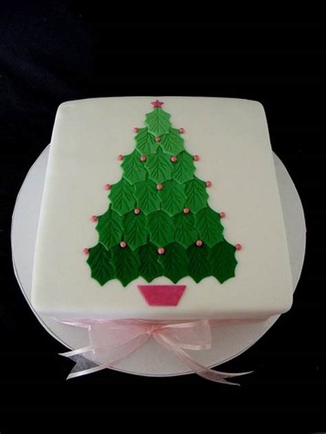 As you'll see from the ideas here, you don't have to be a pro with a piping bag to make stunning cakes. Awesome Christmas Cake Decorating Ideas - family holiday.net/guide to family holidays on the ...