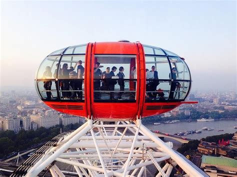 A Famosa London Eye Em Londres é Uma Roda Gigante De Observação De