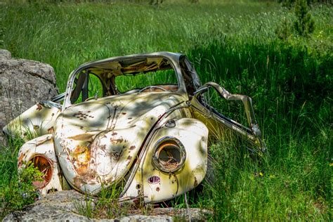 Fotos Gratis Césped Coche Moho Vehículo Abandonado Auto Antiguo