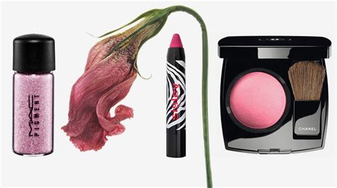 Тенденция: оттенки розового в макияже | BURO.