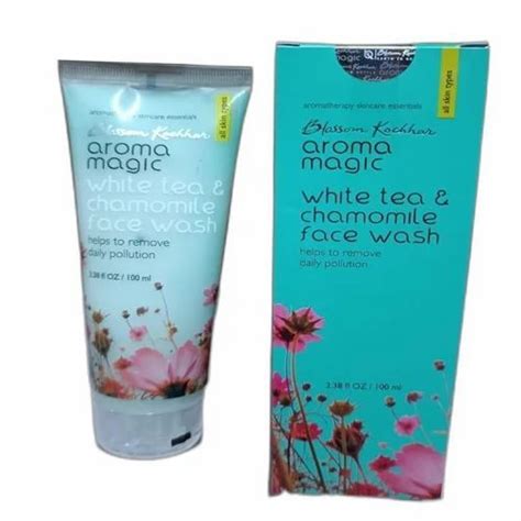 Herbal Day Aroma Magic White Tea Chamomile Face Wash For Personal