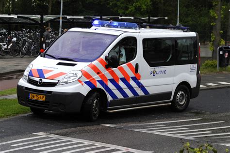 The latest tweets from politieauto (@depolitieauto). Politie houdt verdachten aan na poging inbraak - 112Meerlanden
