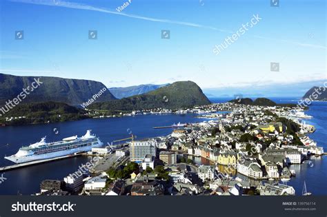 Alesund cruise port norwayålesund is a town and municipality in møre og romsdal county, norway. Alesund, Norway: Cruise Ship In Norwegian Town Alesund ...
