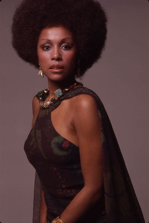 Remember Her Legacy 15 Of The Best Diahann Carroll Looks Glamour
