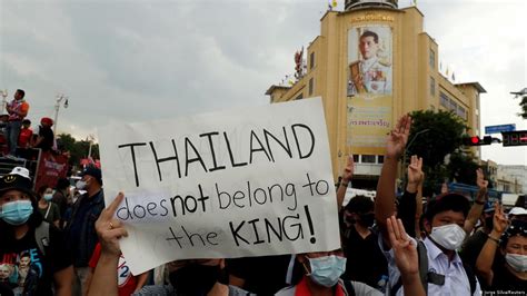 Tuntutan Reformasi Monarki Thailand Sulit Tercapai Dw 29 07 2021