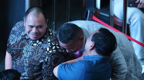 Momen Prabowo Bisik Bisik Ke Hotman Paris Ponakan Luhut Sampai Nguping