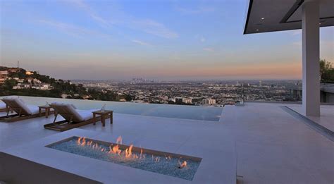 Infinity Pool Villa By Mcclean Design Los Angeles Beach Architecture