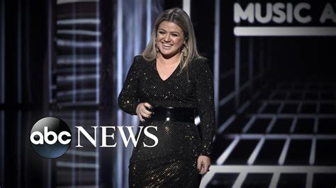 She used to receive lots of negative. Kelly Clarkson explains recent weight loss - YouTube