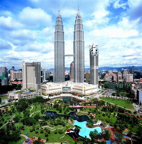 140 Twin Towers Kuala Lumpur Malaysia Free Stock Photos Stockfreeimages