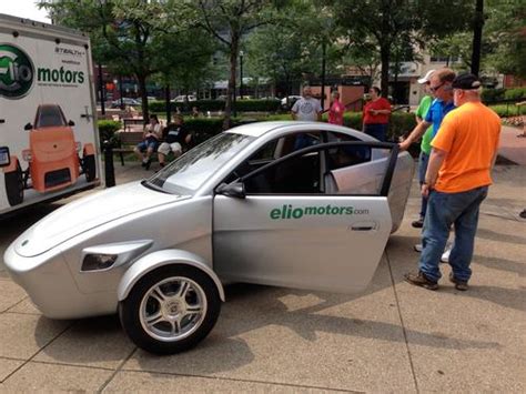 Elio Brings 3 Wheel 84 Mpg Car To South Side Video Pittsburgh