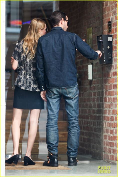 Kate Bosworth And Michael Polish Hold Hands As Newlyweds Photo 2959343 Kate Bosworth Michael