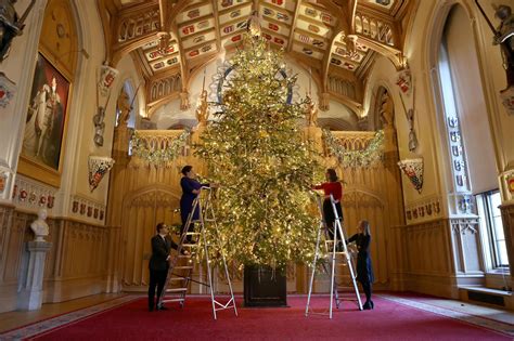 Stunning Images Show The Queens Dazzling Christmas Decorations As A
