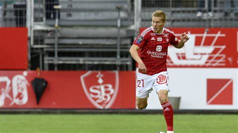 Ligue 1. Le Stade Brestois à Clermont avec un groupe de 21 joueurs sans