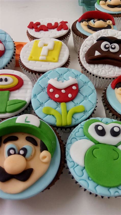 I have been wanting to remake those giant (and not very great) mario & luigi cupcakes i made over a year ago. Cupcakes mario bros | Bolo super mario, Queques
