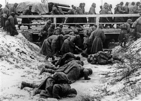Captured By German Soldiers Soviet Pows On The Eastern Front Break