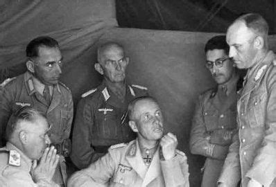 WWII en 1942 on Twitter Le général Erwin Romel discute de la