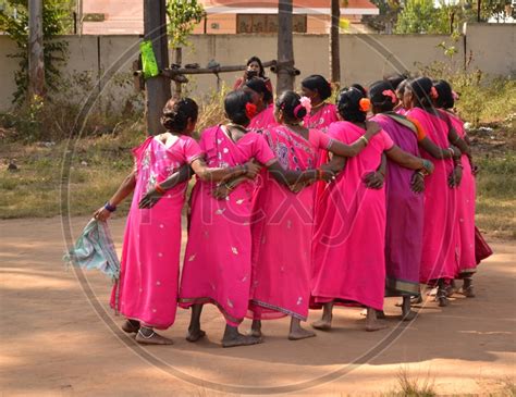 Image Of Tribal Women Performing Araku Valley Traditional Dhimsa Dance Xi017398 Picxy