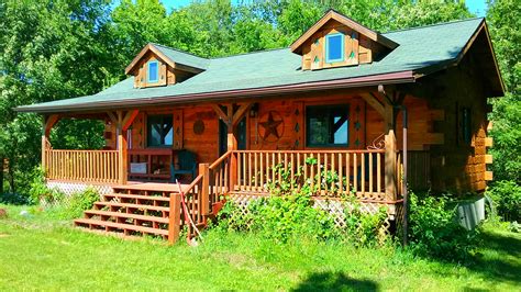 Gatlinburg two bedroom cabins and pigeon forge two bedroom cabins offer the serenity of the great smoky mountains national park with the most amazing views right from the cabin. Chestnut Hill 2 Bedroom Log Cabin | Iowa Cabin Rentals