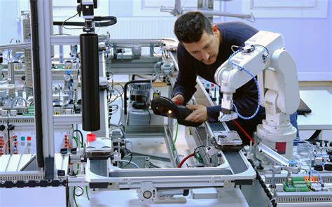 What To Look For When Performing Industrial Robot Maintenance