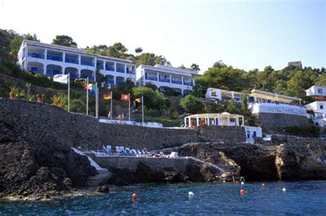 Die höchste erhebung usticas ist der rund 240 meter hohe. Hotel Grotta Azzurra: Bewertungen, Fotos & Preisvergleich ...