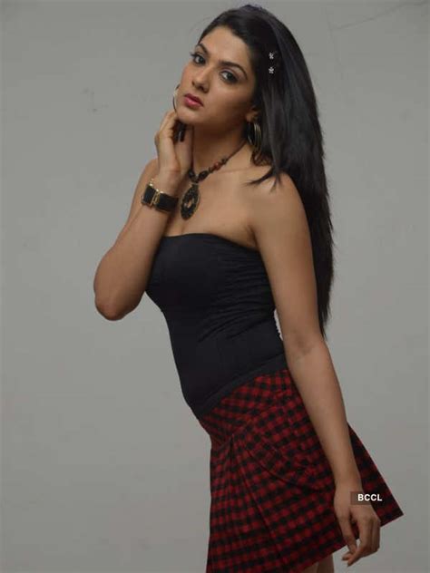Dusky Beauty Sakshi Choudhary Looks Sensuous As She Strikes A Pose
