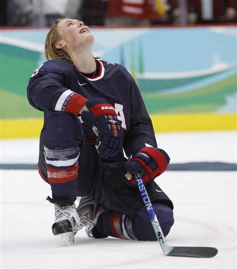 Us Womens Hockey Team Scores Equality Victory Off The Ice The