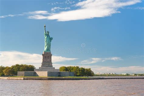 La Estatua De La Libertad En Nueva York Foto De Archivo Imagen De