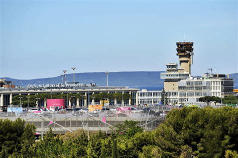 Aéroport Marseille Provence Marignane Mp2 Terminal 1 Terminal 2