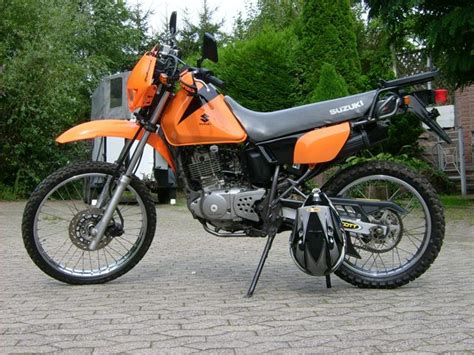 The suzuki dr 125se was a air cooled, four strokes, single cylinder, sohc, 4 valves per cylinder enduro motorcycle produced by suzuki in 1995. Suzuki Suzuki DR 125 SE - Moto.ZombDrive.COM